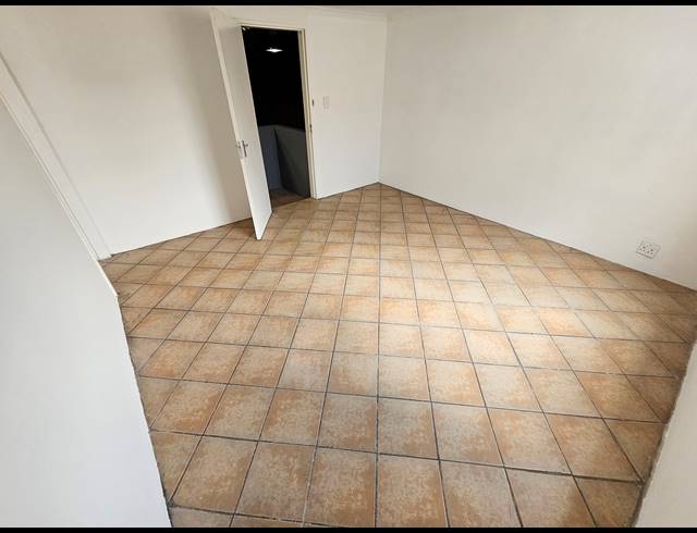 264M² FACTORY TO LET IN ANDERBOLT